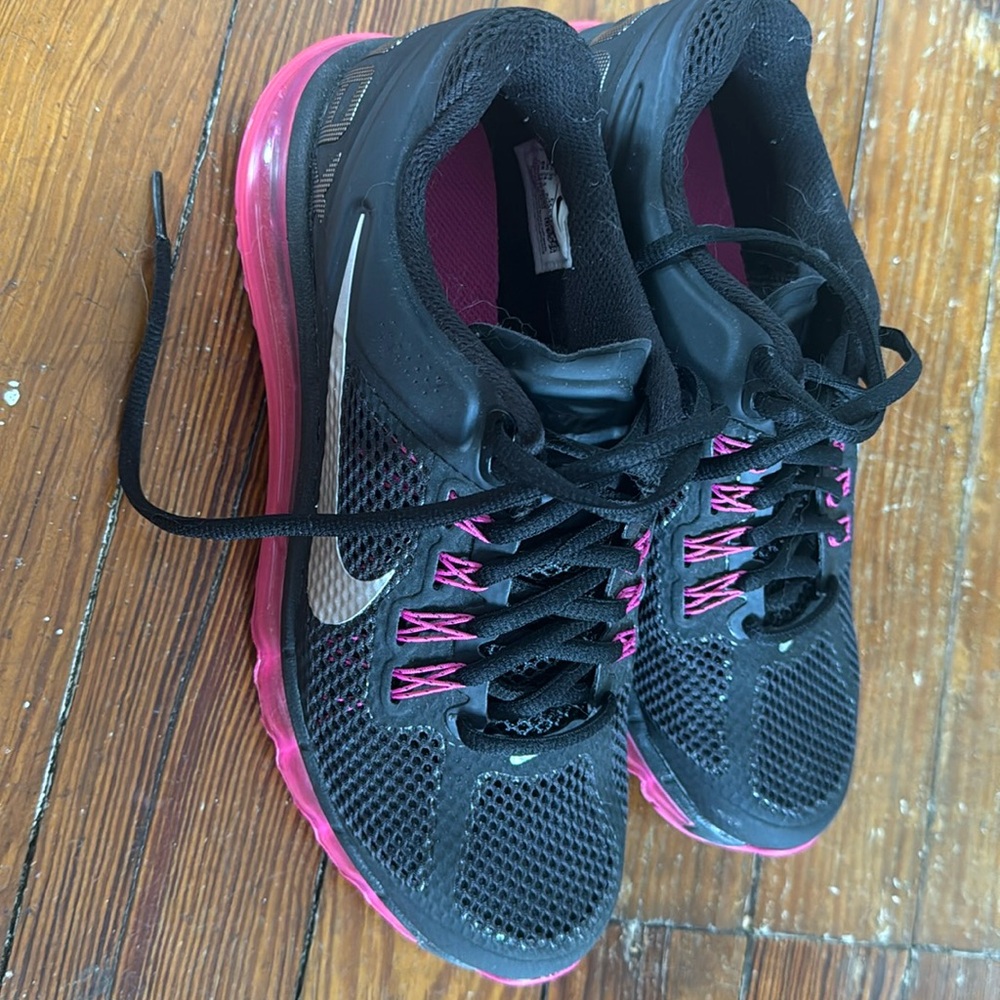 These are great for walking and running. Beautiful and size 6.5 in big kids.